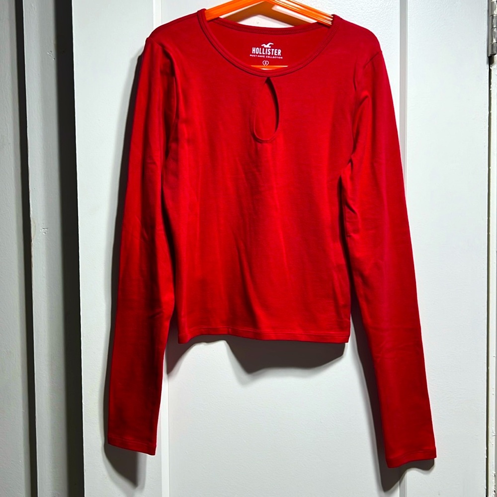 Hollister Girls NWT long sleeve tee with keyhole detail